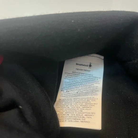 Smartwool Adult Black and White Geometric Beanie and  Gator Set. Like New - Picture 5 of 6